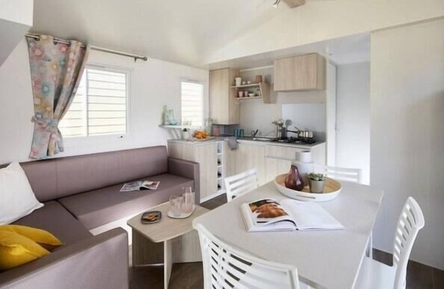 Campsite Le Val de Cesse *** - Mobil home Classic XL 4 rooms 6 people Air-conditioned