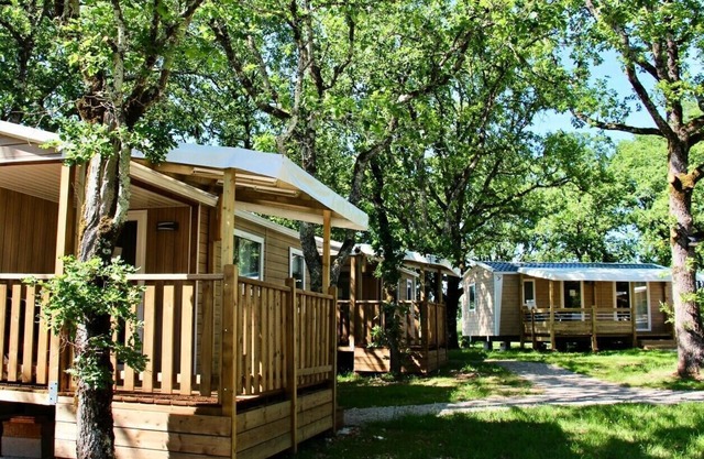 Campsite Les Cigales* - Family Premium 3 Rooms 4/6 people Air-conditioned