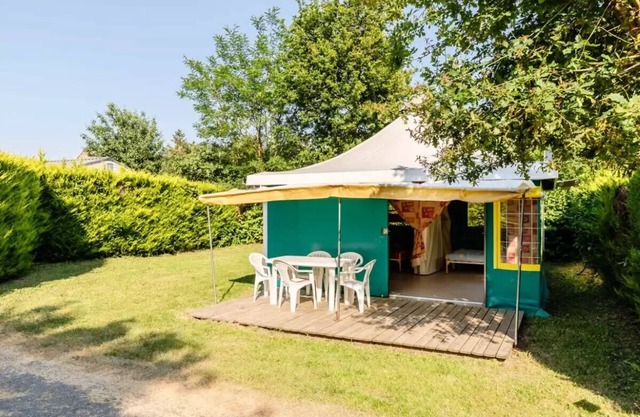Campsite maeva Escapades Le Bois Joli * - Pagan 3-Room Canvas Bungalow for 5 People (4 adults + 1 child -8 years old)