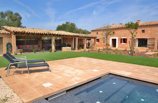 Can Cortana 005 fantastic finca with private swimming pool, children's area, ping pong and air conditioning