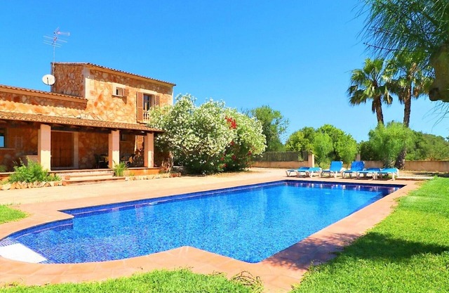 Can Toni 403 traditional finca with private pool, air-conditioning, large garden and WiFi