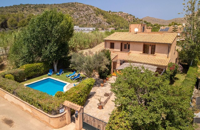 Can Xisco for 8 with pool in Pollensa at 400mt from the sea