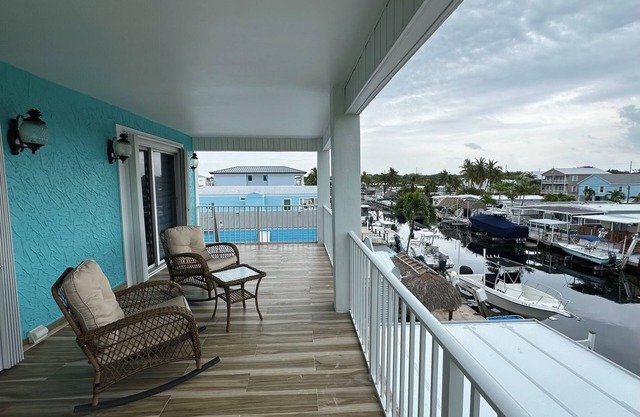 CANAL FRONT HOME WITH DOCK FOR YOUR BOAT. CENTRALLY LOCATED IN KEY LARGO