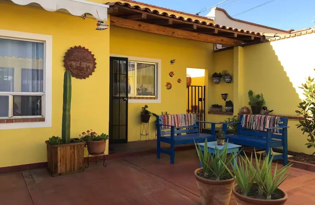 Canary House. 2BR/2BA Pets are welcome