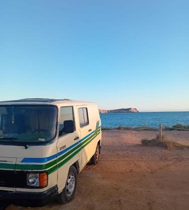 canary van for drive, near to TFS Mercedes MB