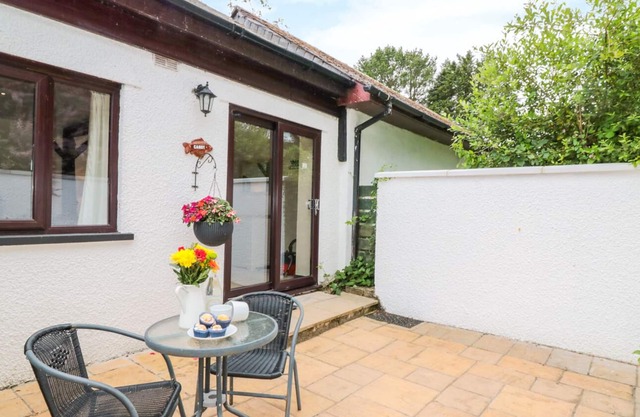 CANDY COTTAGE, pet friendly, with a garden in Halwill Junction