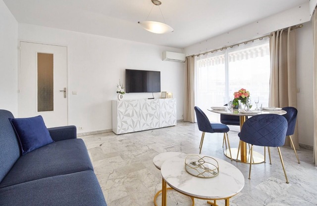 Cannes center - 200 meters from the beaches