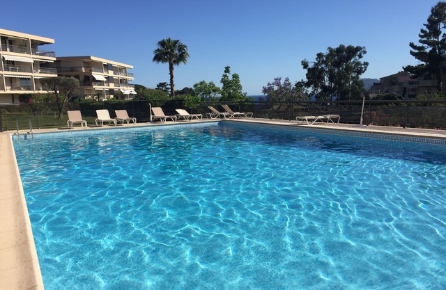 CANNES: Comfortable studio in the Croix des gardes residential area
