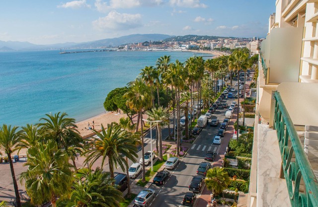 Cannes Croisette 1 Bedroom Flat On La Croisette, Garage, 7th Floor Loggia.