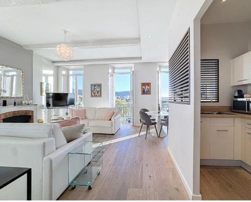 Cannes Old Port, enjoy SEAFRONT & SEAVIEWS