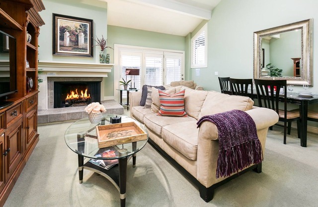 Canyon Racquet Townhome Gorgeous REMODEL, garage, near resorts Hot Tub 2 bed 2bt