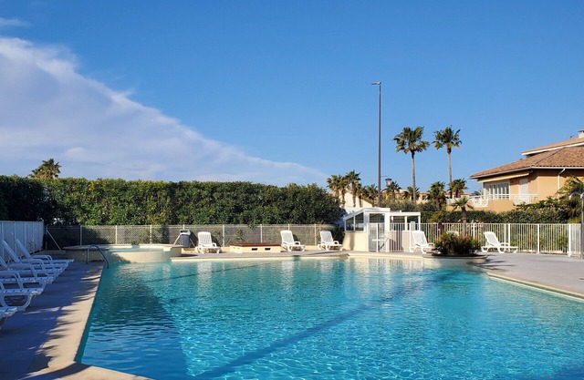 CAP HERMES Magnificent air-conditioned accommodation sleeps 6 Sea view direct access to the beach with parking in the basement