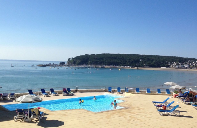 Cap Morgat - Big Holiday Apartment with pool and sea view