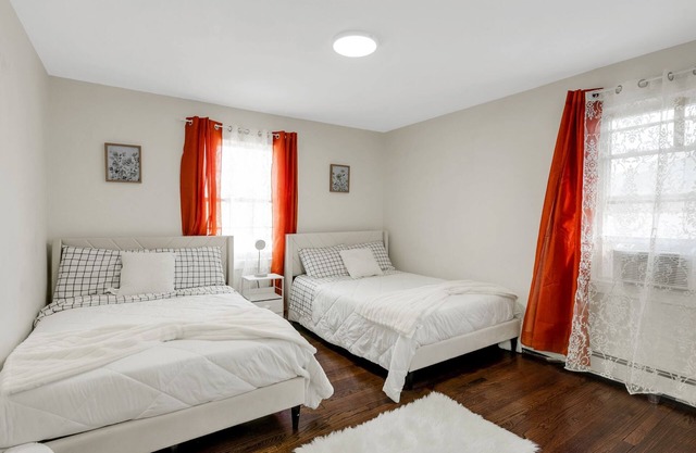 Capacity for 20 people near the airport