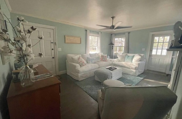 Cape Cod cottage close to Prembroke Creek