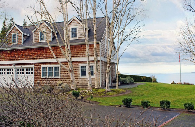 Cape Cod Style Beach House, Waterfront, Beautiful