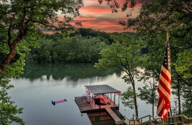 Cape Norris Lake House
