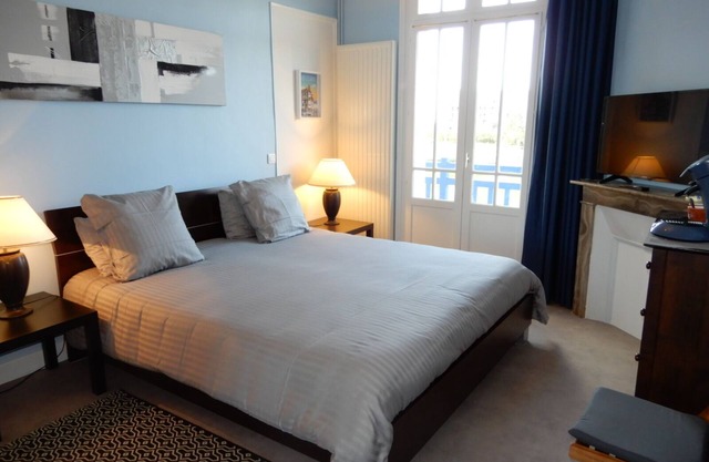 CAPRICES DE PLAGE Room with double bed, whirlpool bath, nice balcony, view 300 m from the beach