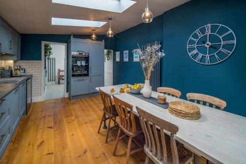 Captain's Cottage - Central West Cowes - Spacious, entire 1-bed home