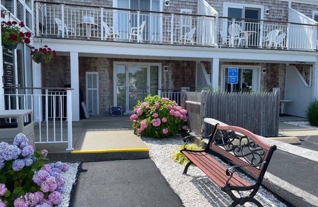 Captain's Quarters Resort with Ocean Front View overlooking Vineyard Sound