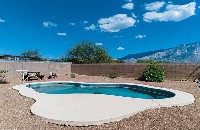 Captivating desert home with private pool, game room, grill, backyard & W/D