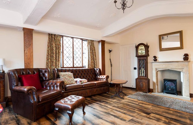 Captivating Tudor 2 Bedroom Apartment in Ipswich