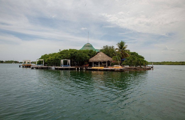 Car085 - Charming private island with 5 bedrooms in Baru