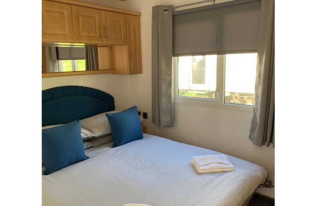Caravan Holiday Park - Sleeps 8 & Free Parking