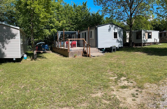 Caravan 'Les Bord Du Lac Leman' with Lake View, Shared Terrace and Private Garden