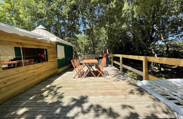 Caravan 'Tente Aménagée Pleine Nature' with Private Terrace