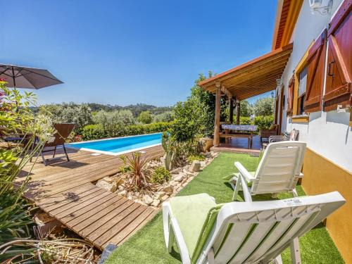 Carcavelos Villa with Pool