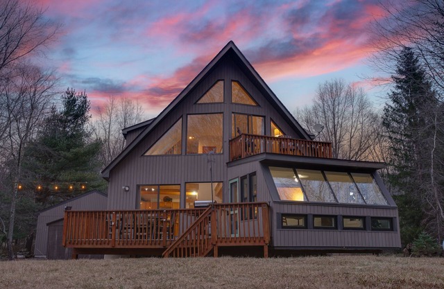 Carebear Cabin | Lakefront w/Beach Access, Fire Pit + Game Room!