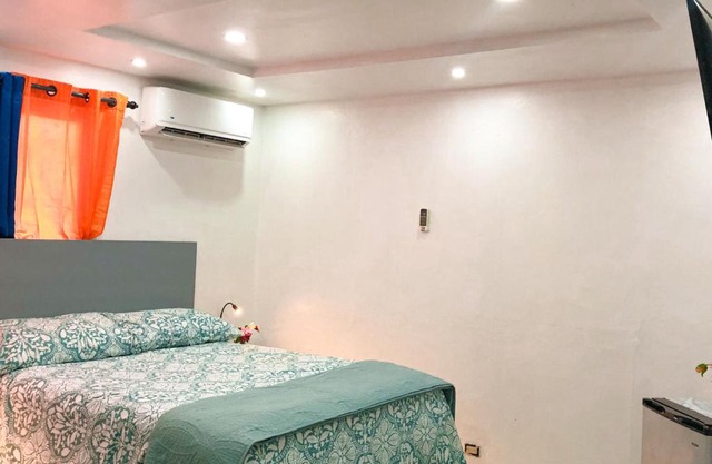 Caribbean Hostal-Private Rooms In Down Town Pop