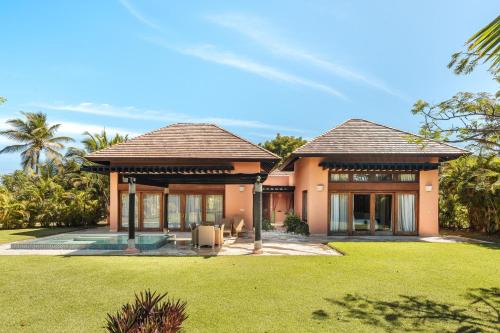 Caribbean bungalow with 2 bedrooms and pool