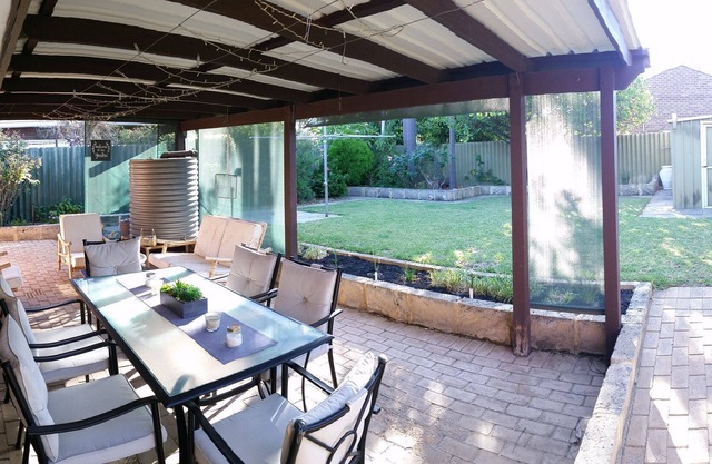 Carine - pleasant parkview retreat. Handy location and pet friendly.