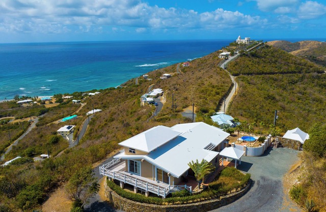 Carlisle House - 4 Bedroom East End Retreat with A/C and Expansive Island Views