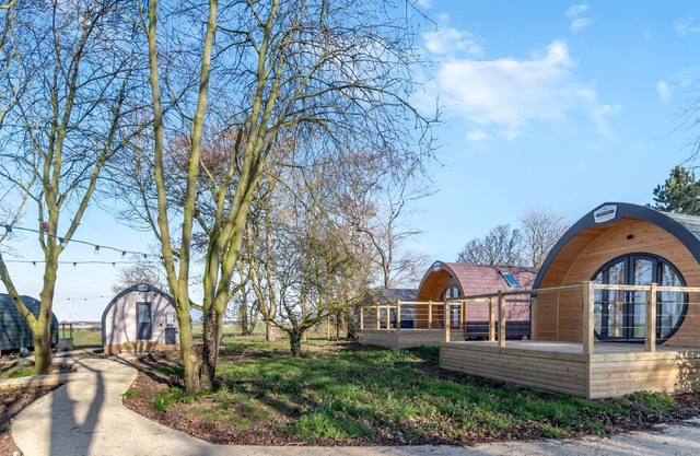 CARLTON MANOR POD 12, family friendly, with a garden in Aldbrough