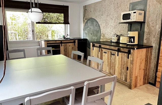 Carotel Industrial Style meets Waldesruhe with a dog