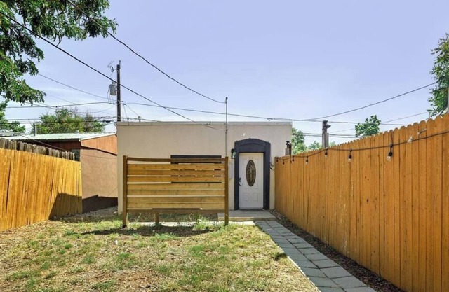Carriage House in RiNo, Walk to Eateries and Shops