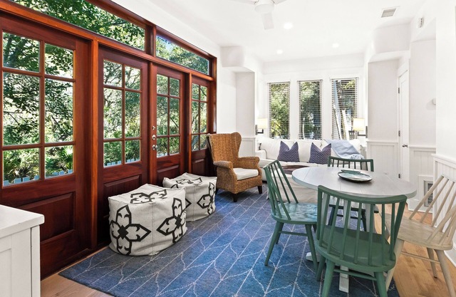 Carriage House Next to Heated Pool. With Full Kitchen, Laundry, and 2 Full Baths