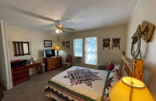 Carriage Inn - Utopia Suite 4
