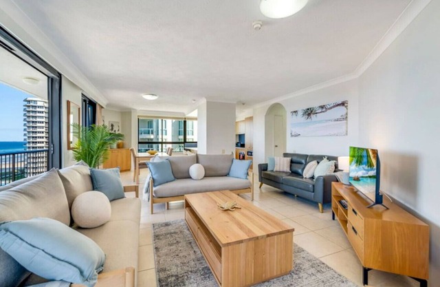 Carrington Getaway - Ocean Views, WiFi & Parking