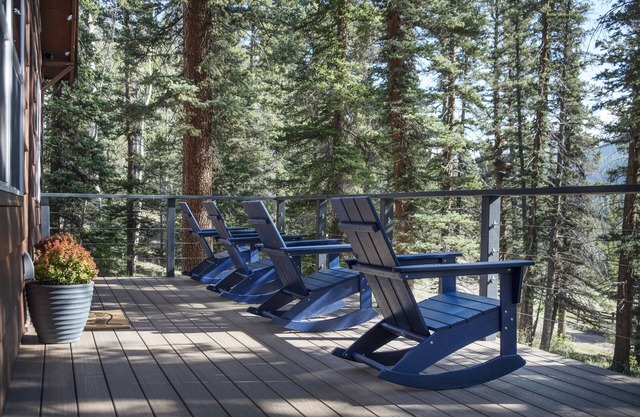 Carson Cabin: Modern + King Beds + Winter Retreat