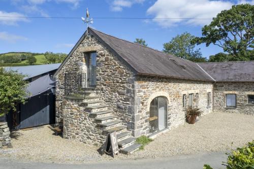 Cartws at Pentrecelyn - styilish barn conversion with large kitchen and outdoor space