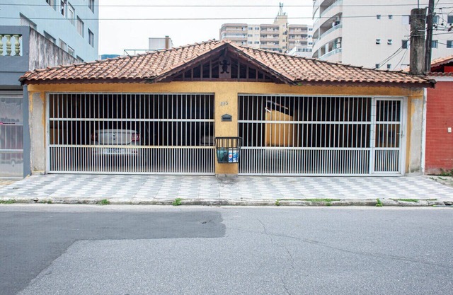 Casa aconchegante c churrasqueira à 400m da praia