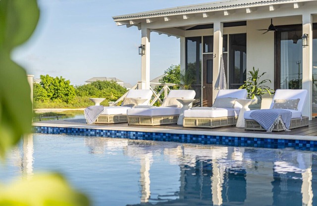 Casa Agua Azul & The Pool Club at Mahogany Bay