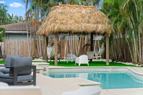 Casa Amazonia Pool Tiki Hut Volleyball Beach