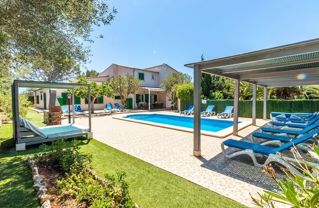 Casa Aurora large seaside holiday house with private pool near the beach in Cala Santanyí