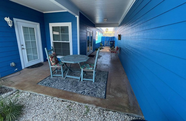 Casa Azul /Minutes from the beach