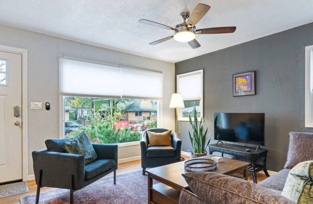 Casa Azul Near Alberta Arts - Dog Friendly!